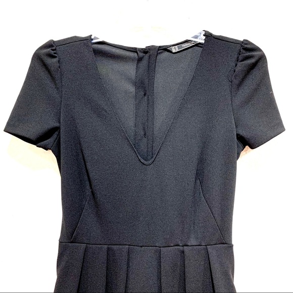 ZARA TRAFALUC Black Pleats Pockets Romper (XS) - Picture 2 of 12